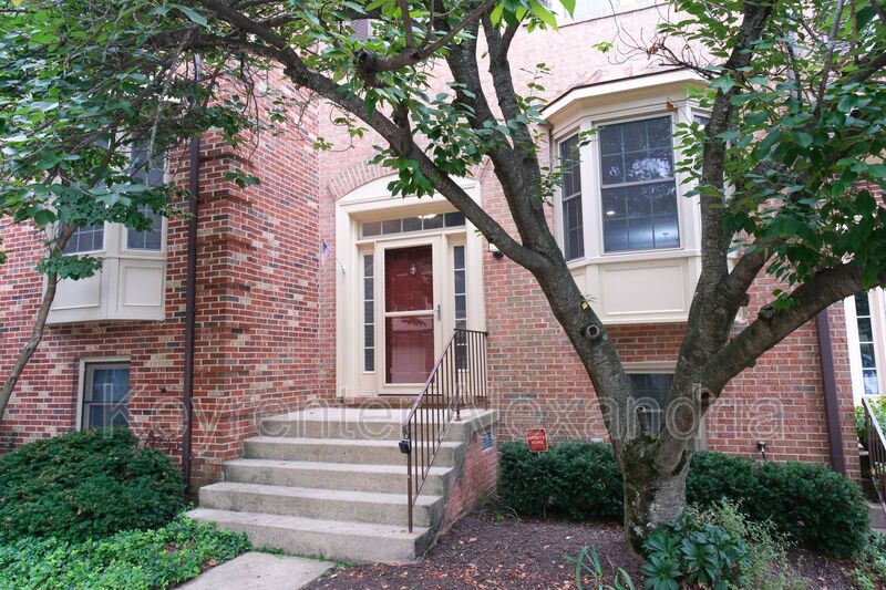 Alexandria Townhome: 3818 Vermont Ct