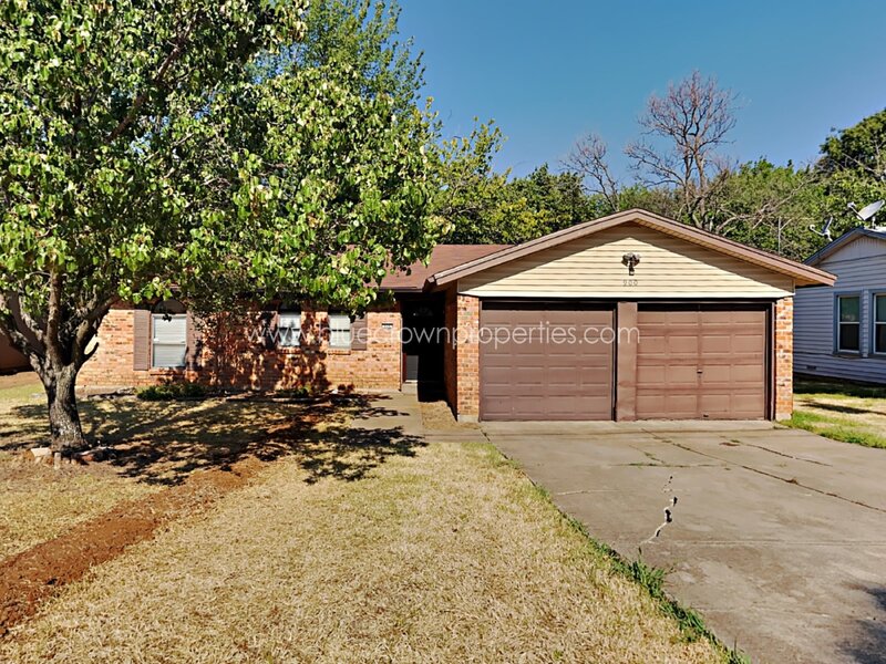Euless House: 900 Cannon Dr
