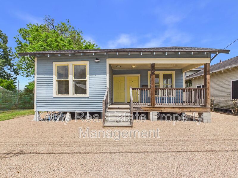 Lafayette House: 617 E Vermilion Street