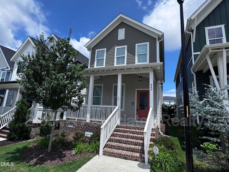 Wendell House: 440 Douglas Falls Dr