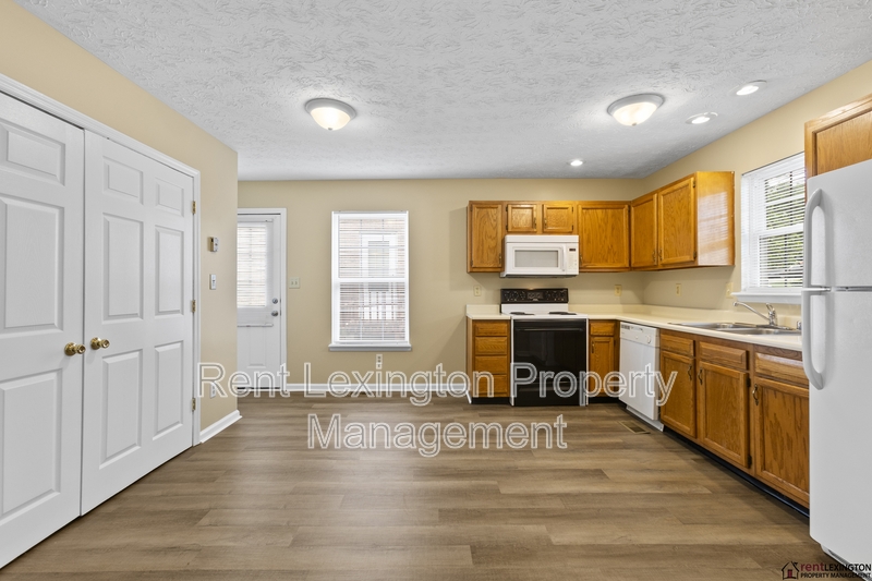 Nicholasville House: 531 Bell Place Dr