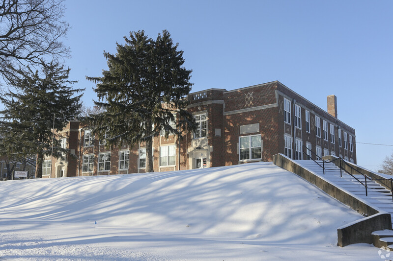 Leavenworth Condo: 801 N Broadway #001
