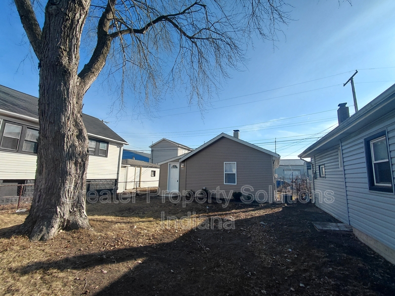 Hammond House: 6133 Marshall Avenue