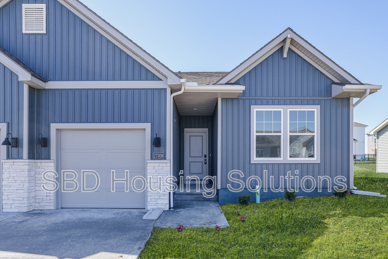 Lees Summit Townhome: 27402 E Oak View Dr