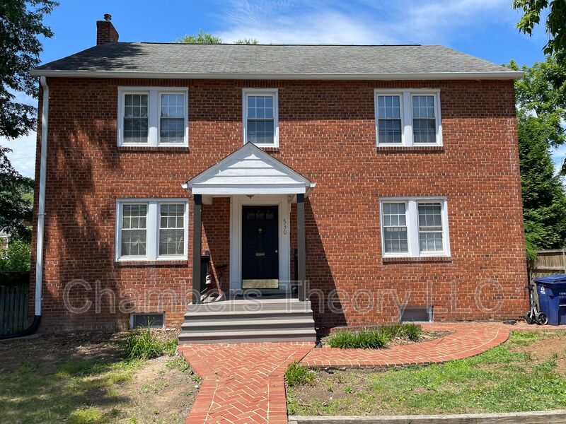 Arlington Condo: 530 N Nelson St