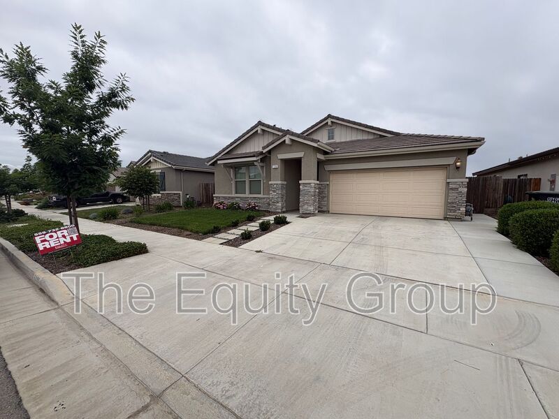 Visalia House: 1336 West Porter Ct