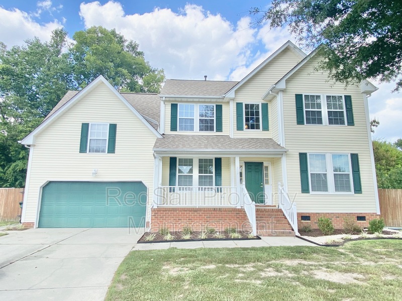 Suffolk House: 102 Prescott Ct