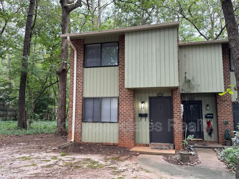 Raleigh House: 1222 Teakwood Pl