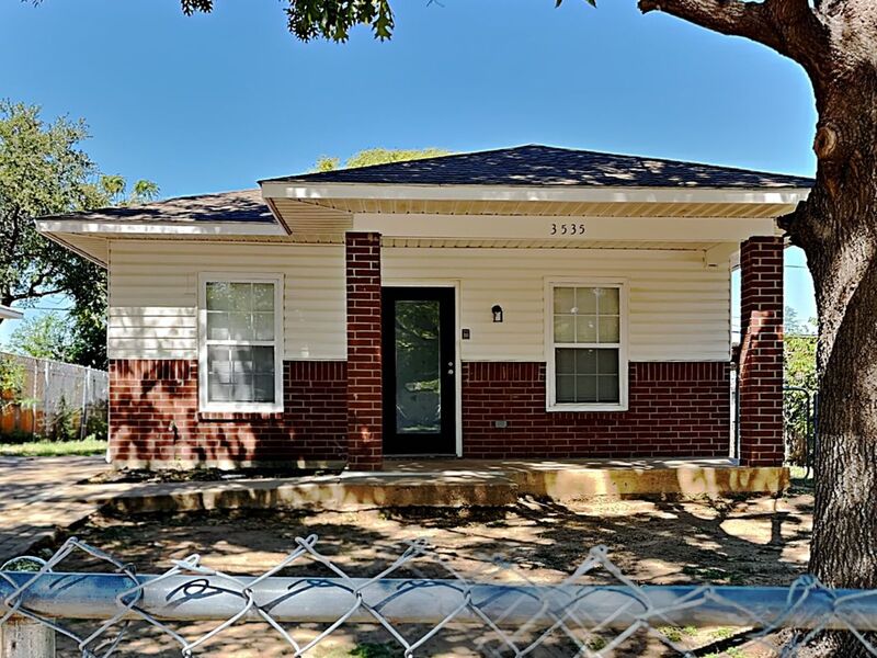 Dallas House: 3535 Pinebrook Dr