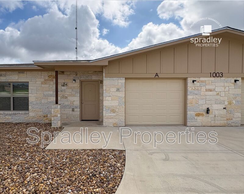 Belton Townhome: 1003A Laurel Dr