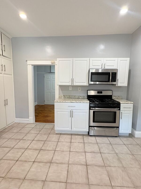 Baltimore Condo: 300 E. University Pkwy