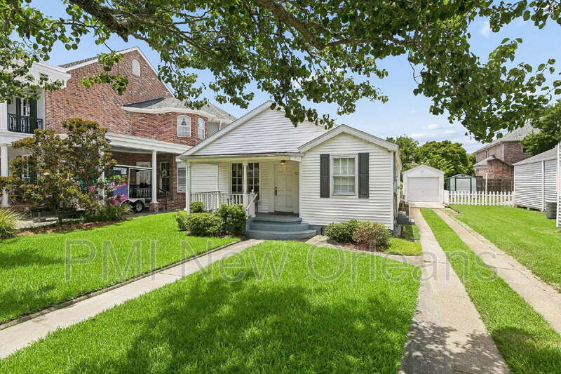 Metairie House: 12 Oaklawn Dr