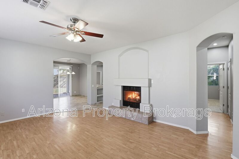 Glendale House: 8717 N. 58th Ln.