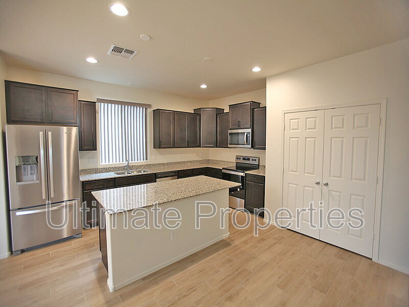 Peoria House: 6930 W Townley Ave