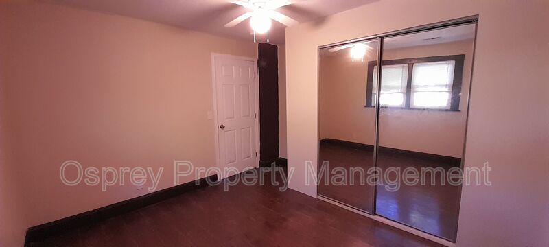 RECENTLY UPDATED 3 BEDROOM 3 BATH GREAT FOR FAMILY AVAILABLE IMMEDIATELY - Photo 13