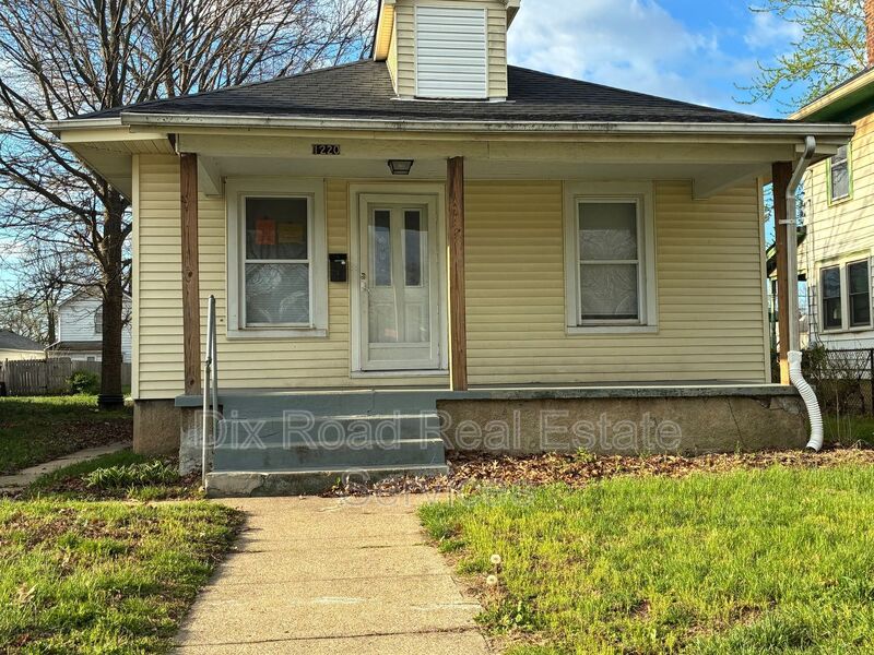 Middletown House: 1220 Calumet Avenue