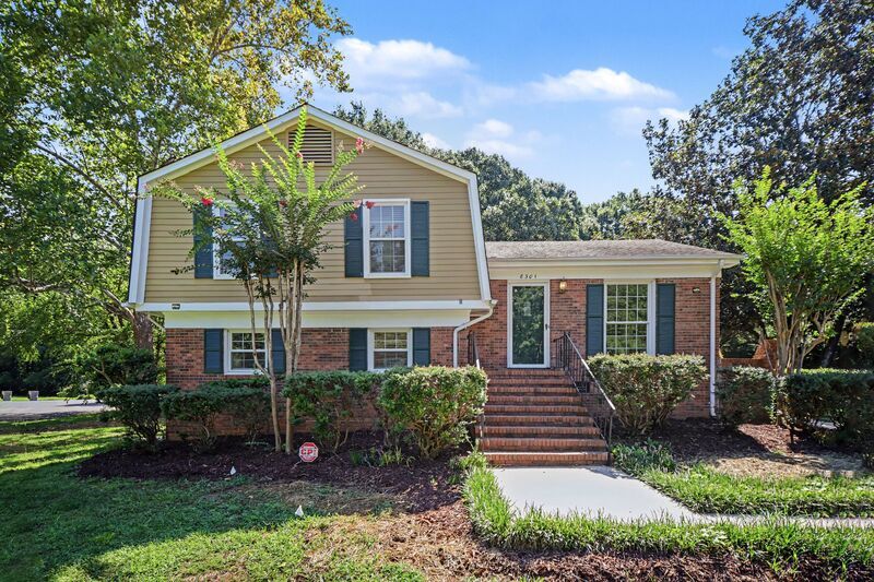 Charlotte House: 8301 Nathanael Greene Lane