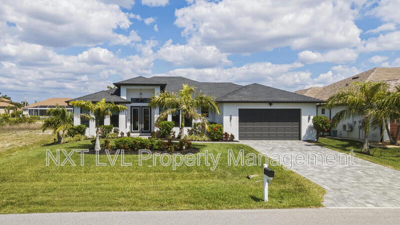 Cape Coral House: 121 NW 38th Ave