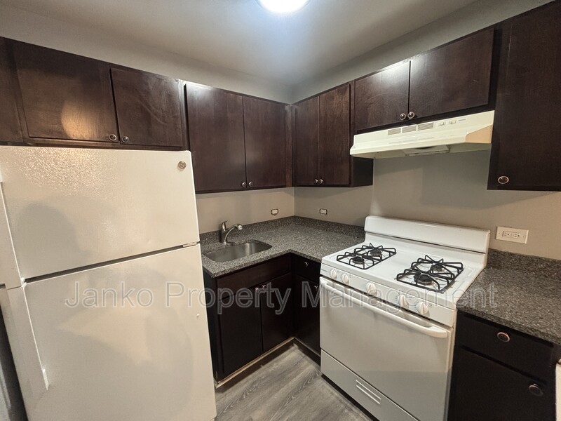 South Chicago Heights Condo: 3343 Commercial Ave