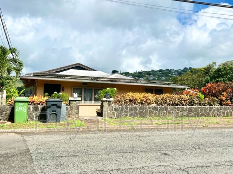 Honolulu House: 288 Auwaiolimu Street