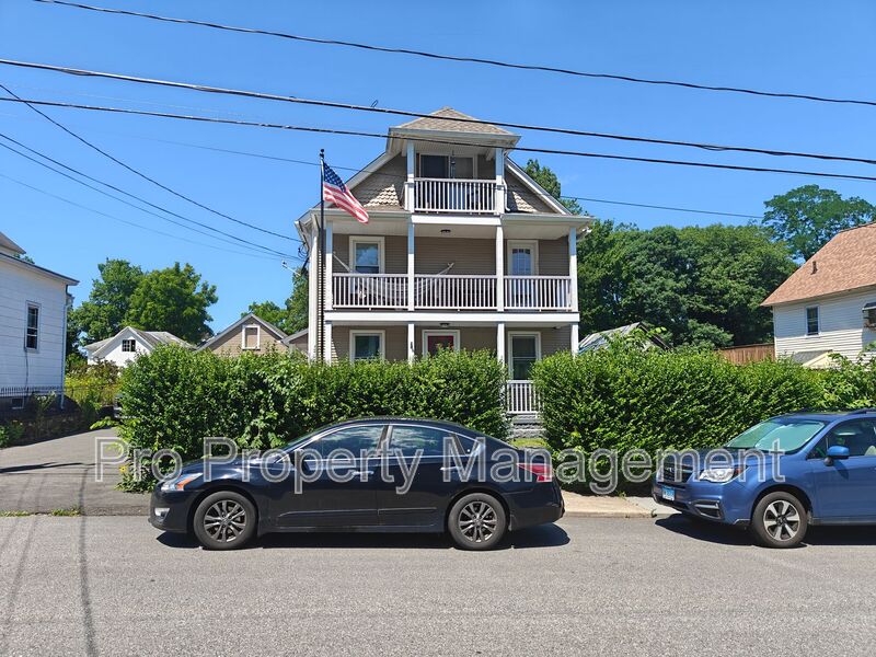 Torrington House: 296 Hillside Ave