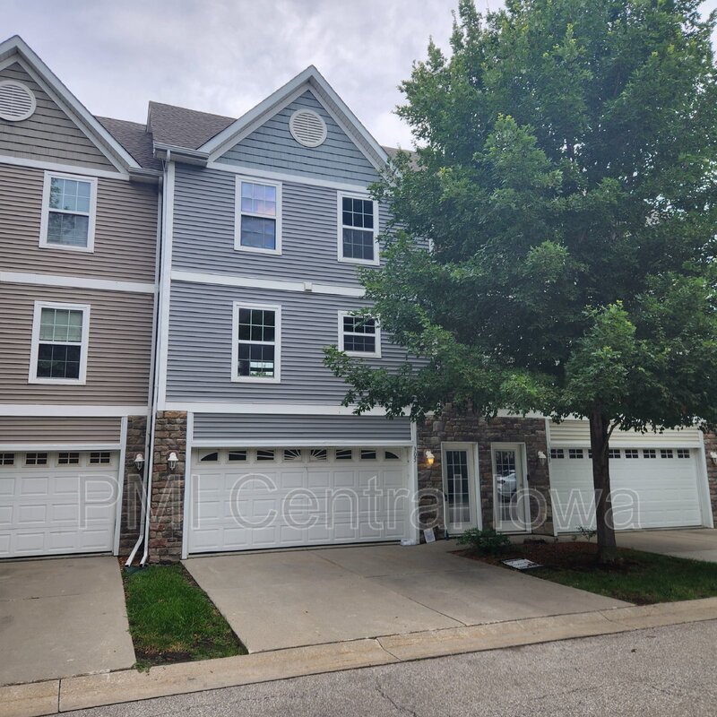 Waukee Townhome: 305 NE Kingwood