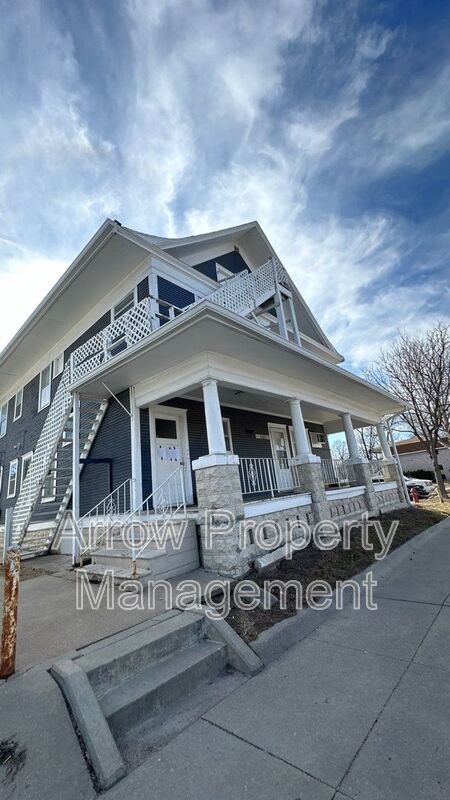 Lincoln Condo: 2601 Vine Street