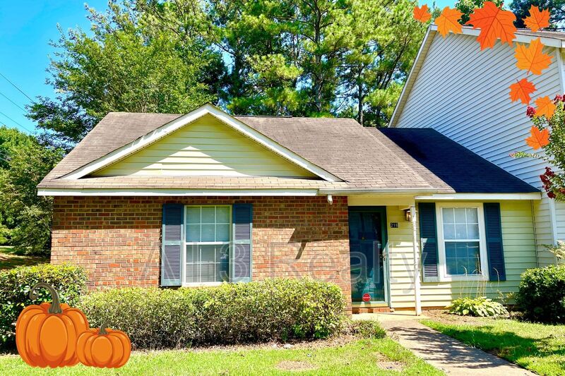 McDonough House: 216 Sheraton Court