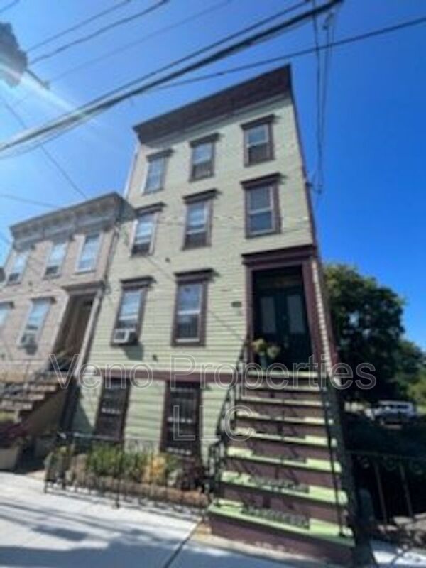 Albany House: 72 Park Ave.