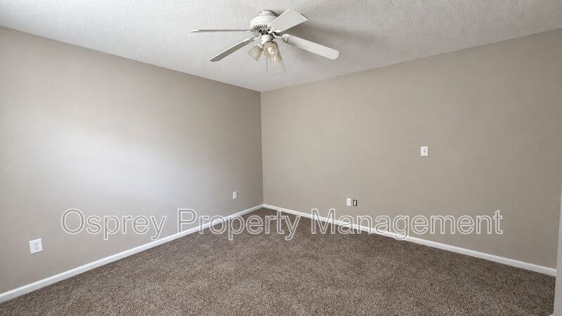 Spacious 3-Bedroom Corner-Unit Townhome with Private Patio in VB! - Photo 13