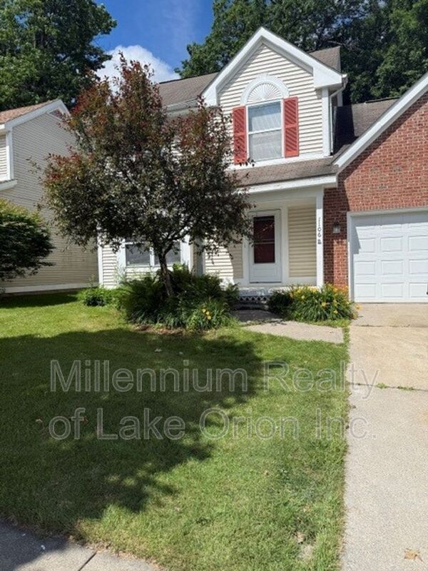 Pontiac House: 1106 Oak Valley Dr