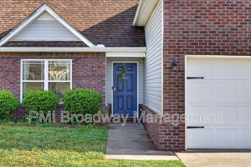 Clarksville House: 837 Shelton Circle