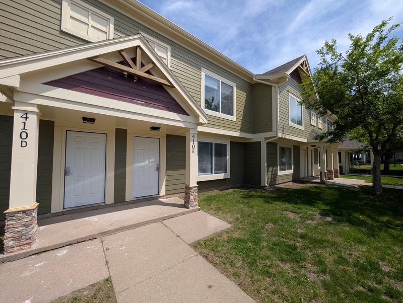 Pella Condo: 408 East 15th Street - 103