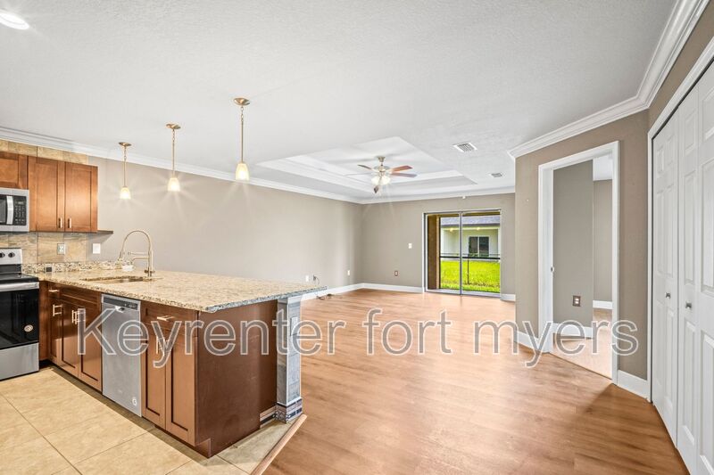 Lehigh Acres House: 1528 Gretchen ave S