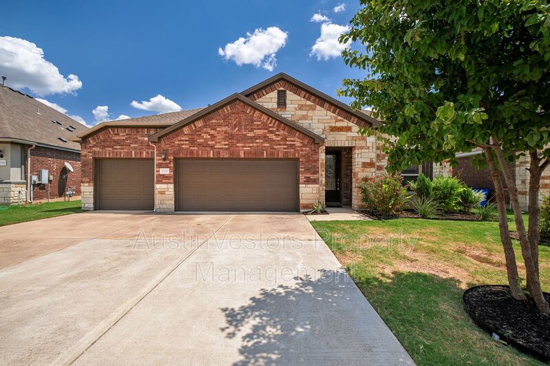 Pflugerville House: 17717 Silent Harbor Loop