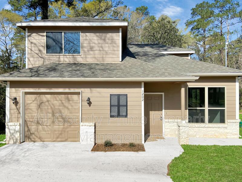 Montgomery House: 1202 St Lawrence River Road
