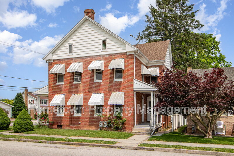 McSherrystown House: 303 Ridge Avenue