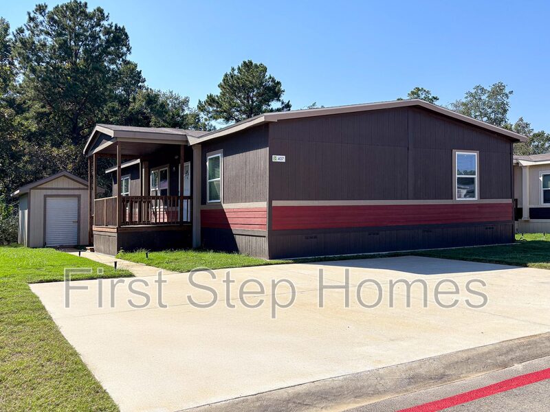 Tyler House: 407 Marco St