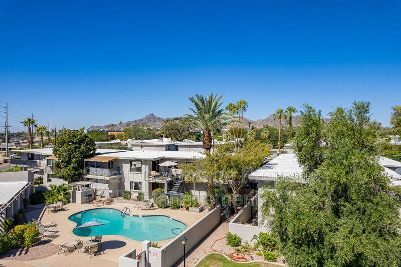 Phoenix Condo: 4114 E Calle Redonda