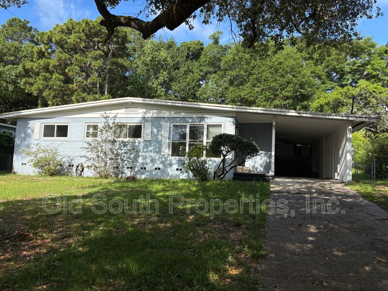 Pensacola House: 5095 Crestwood Rd