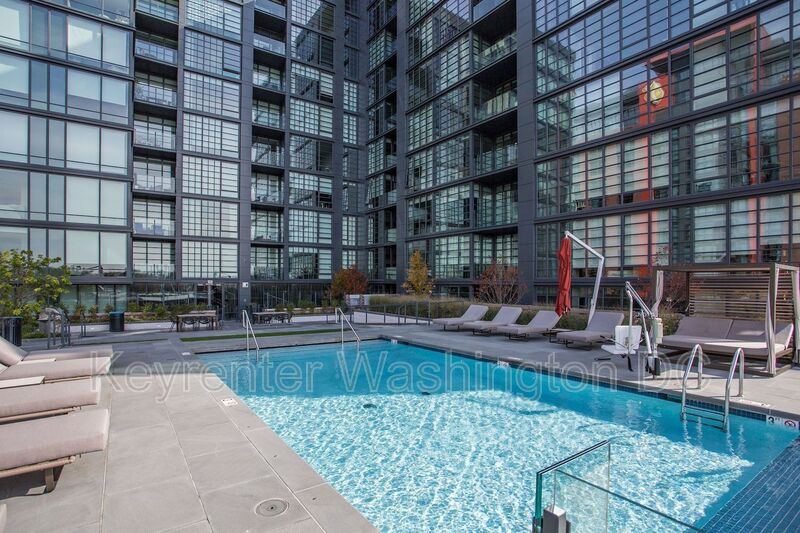 Washington Condo: 45 Sutton Sq, SW