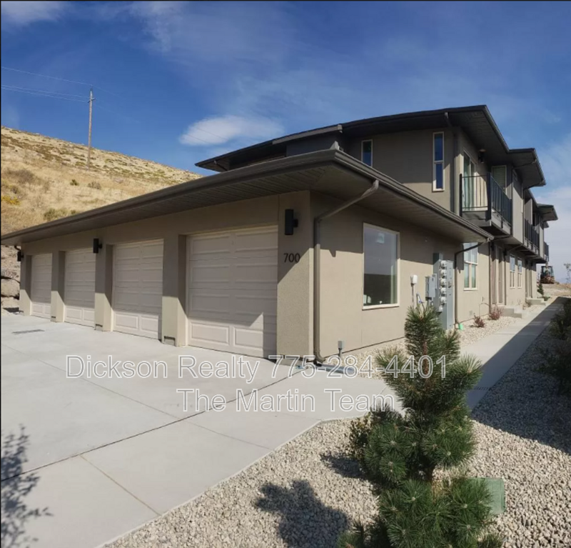 Reno House: 740 Bluffs Court