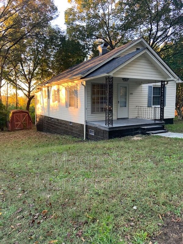 Henderson House: 1811 Colonial Ave