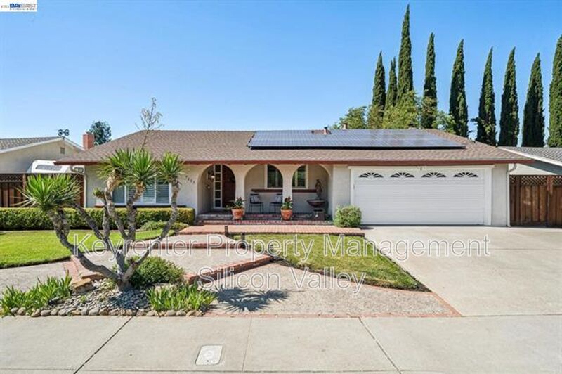 Pleasanton House: 7403 Hillsdale Dr