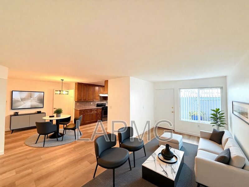 Glendale House: 1059 Western Avenue