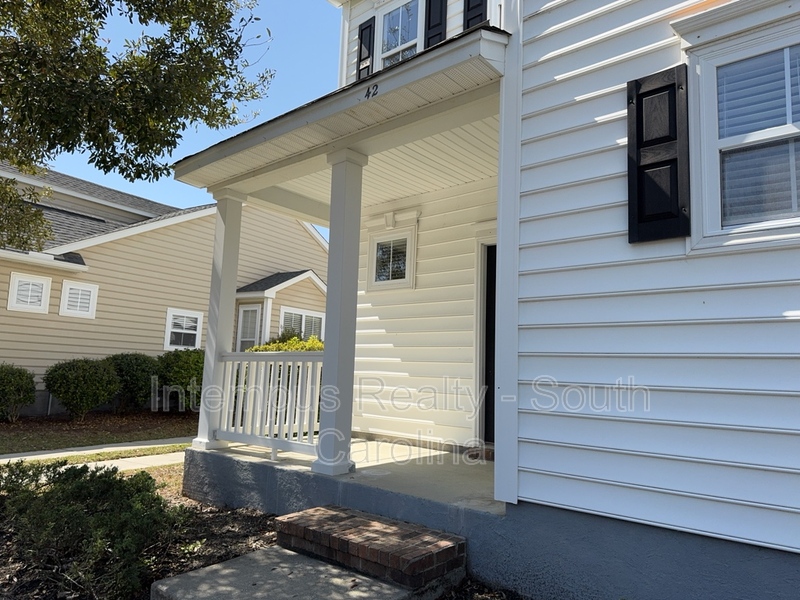 Bluffton House: 42 Woods Bay Rd