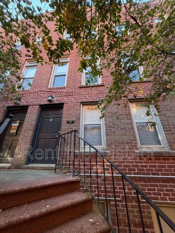 Washington Townhome: 61 14th Street NE