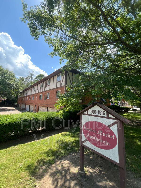 Akron Condo: 1516 W Market St