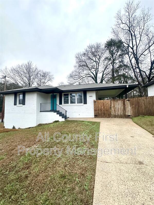 Decatur House: 3314 Glenco Dr