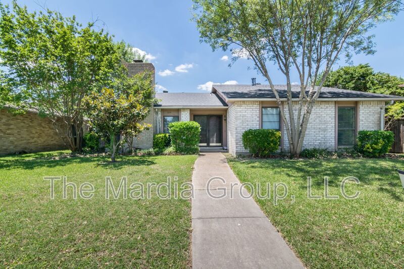 Garland House: 3314 Ridgemoor Dr